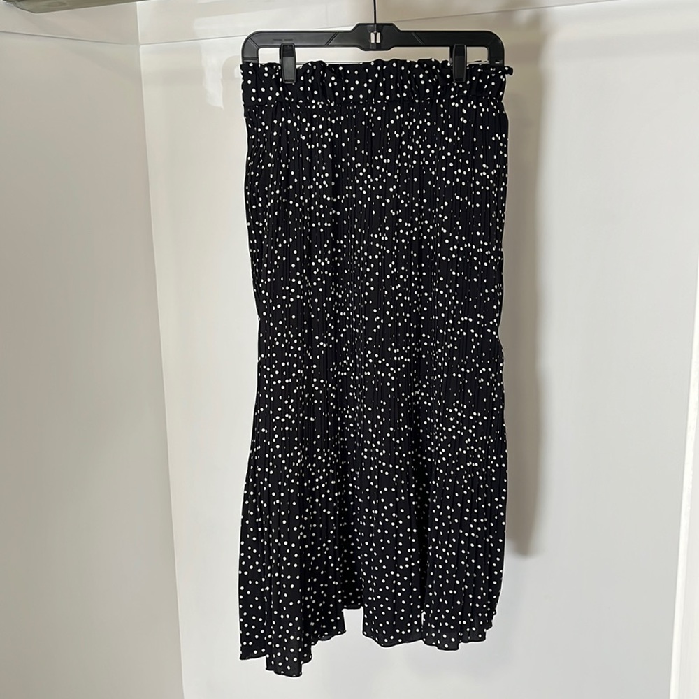 Black and white polka dot skirt 🖤⚪️